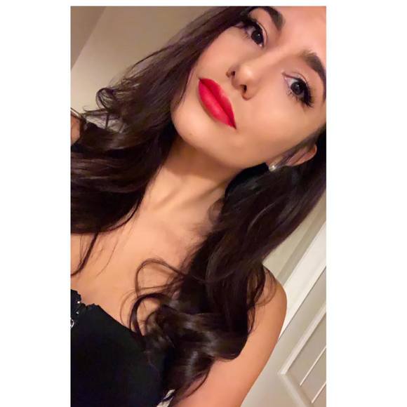 Meet your Posher, Kay - Picture 1 of 1